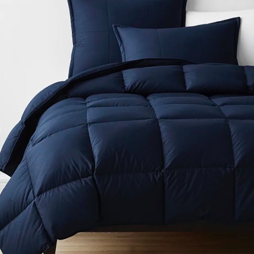 The Company Store LaCrosse Down Light Warmth Comforter, Queen in Navy Blue. New!